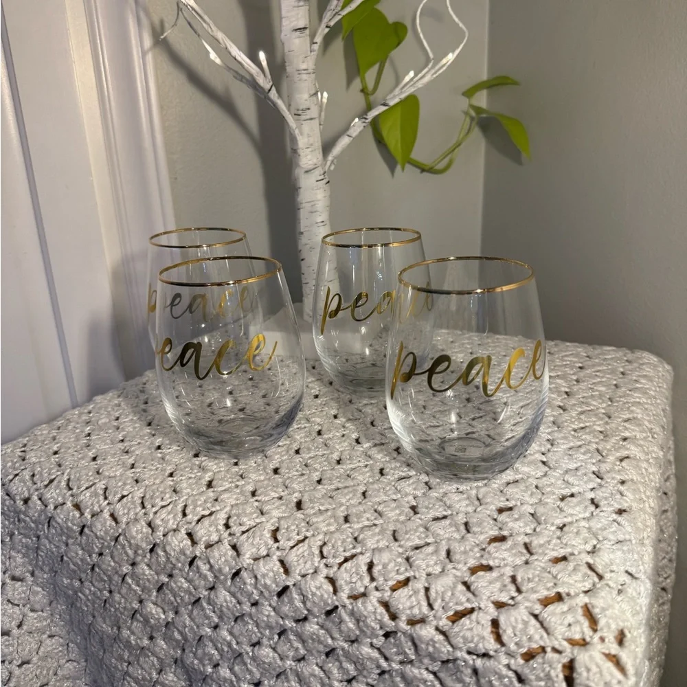 Set of 4 Gold Rimmed Peace Wine Glass